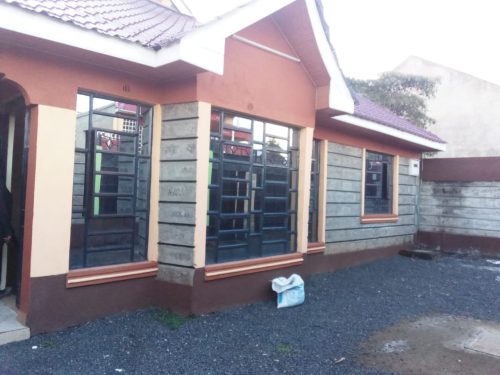 Master ensuite With a perimeter wall. Brand new house. All documents available Selling 6.5m