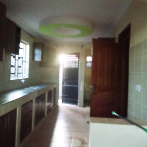 Master ensuite With a perimeter wall. Brand new house. All documents available Selling 6.5m