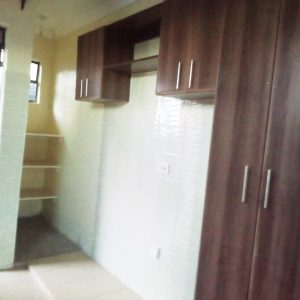 Master ensuite With a perimeter wall. Brand new house. All documents available Selling 6.5m