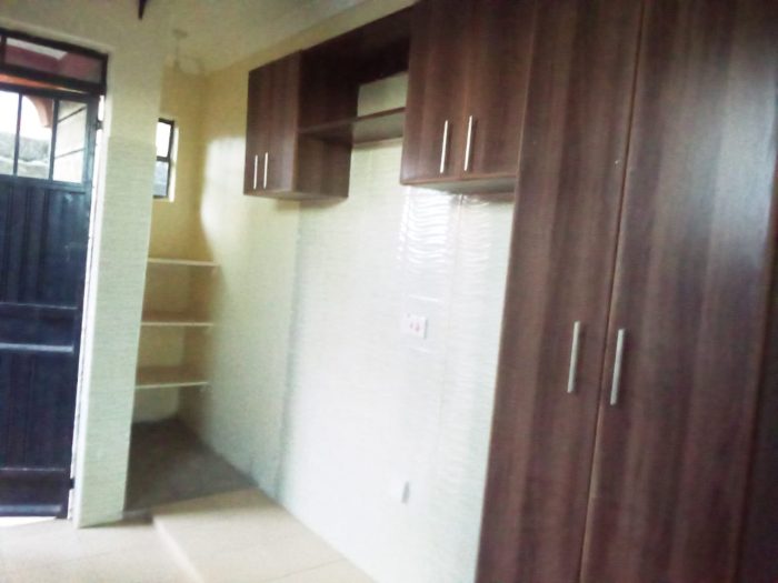 Master ensuite With a perimeter wall. Brand new house. All documents available Selling 6.5m